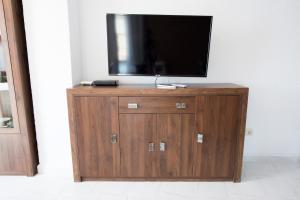 Las Damas Premium 23F Beach Front - Pool & Parking