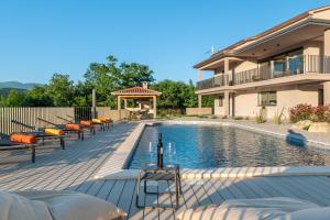 Luxury Villa Santa Cruz with XL pool and Jacuzzi