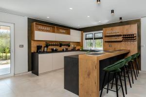 Luxury Villa Santa Cruz with XL pool and Jacuzzi