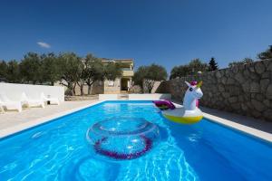 Holiday house in Drage with terrace, air conditioning, WiFi, washing machine (4884-1)