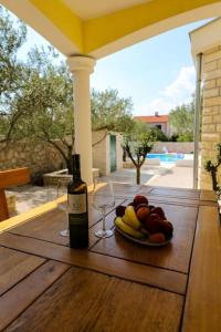 Holiday house in Drage with terrace, air conditioning, WiFi, washing machine (4884-1)