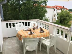 Apartment in Lopar with sea view, balcony, air conditioning, Wi-Fi (4607-5)