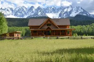 Seven Sisters Mountains House - Hazelton