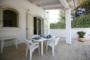 Le Bianche ville con patio privato a un passo dal mare