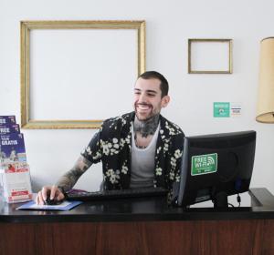 Alface Hall Hostel & Bar