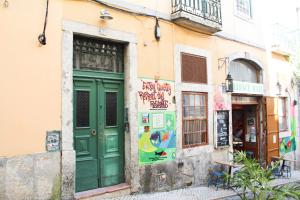 Alface Hall Hostel & Bar