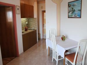 Apartment in Kali with Sea View, Balcony, Air Conditioning, Wi-Fi (4566-5)
