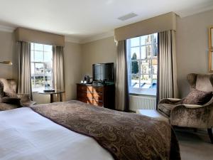 Deluxe Double Room room in Macdonald Compleat Angler