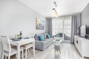 One-Bedroom Apartment room in Apartamenty Osiedle Bursztynowe III by Renters