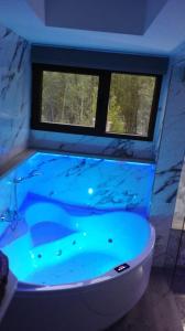 Apartamentos Los Robles - 4hvězdičkové hotely ve městě Alcalá del Júcar