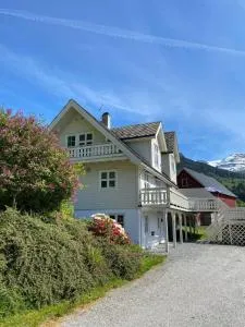 The house of Mattis in beautiful Innvik - Blakset