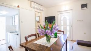 House with large garden right next to the river