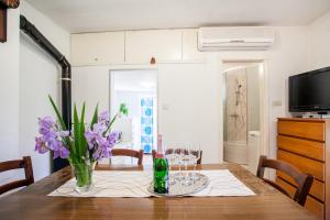 House with large garden right next to the river