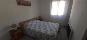 appartement bien équipé 2 chambres lit 2 place, plus canapé lit, 5 personnes, terrasse bien équipé, planchas, parking gratuit sur place, a proximité de tout commerce et de cure thermal, Cadarache ,Forcalquier, gorge du verdon , Moustier, montag