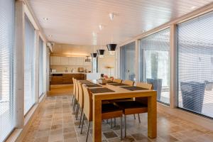 Reelinki Seafront Villa Amando