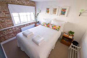 Double Room room in Dog and Whistle Pub