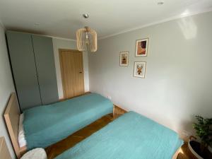 Mieszkanie blisko plaży salon i 2 sypialnie
