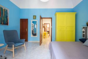 A due passi dal Teatro Politeama by Wonderful Italy