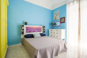 A due passi dal Teatro Politeama by Wonderful Italy