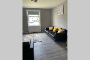 Beautiful two bedroom flat by the Loch