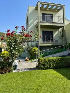 Pall's Minimal Apartment - Eleftheres