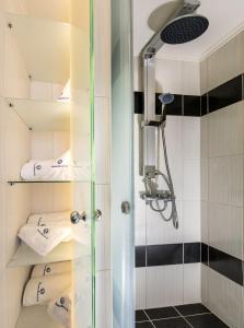 Rhodes Central Suite