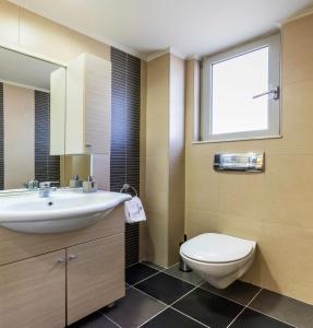 Rhodes Central Suite