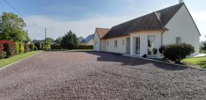 Gîte "Au Ptit Tourois" de plain-pied tout confort avec véranda proche dOmaha Beach et de Bayeux accueillant les animaux