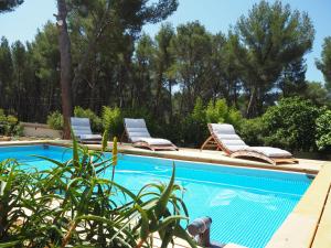 Villas VILLA 6 PERSONNES /PISCINE/CAMPAGNE/TERRAIN DE PETANQUE/15 km BANDOL : photos des chambres