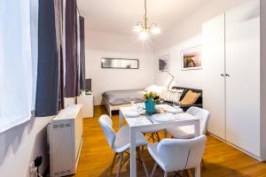 Apartment - Ground Floor - Staszica 7 room in FriendHouse Apartments