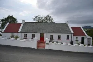 Cecil's Cottage, Ballynary, Buncrana by Wild Atlantic Wanderer - Lehardan