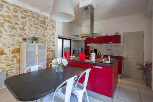 Maisons de vacances Portail Du Ventoux Central Luxe Jardin Linge fourni : photos des chambres