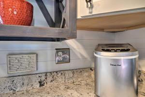 Eclectic Condo with Balcony 1 Block to Beach!