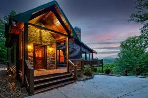 Luxe Blue Ridge Cabin Chasing Dreams with Hot Tub - Maxwell
