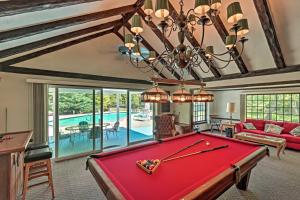 Holiday Home room in Morgan Hughes Homestead with Game Room and Pool!