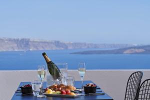 Mr and Mrs White Santorini Champagne All Inclusive Santorini Greece