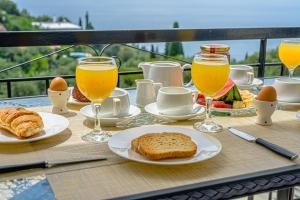 Apartment Zeus with private pool and sea view