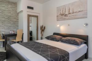 Studio with Sea View room in Apartments Orlic