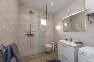 Endless Summer House Barbara Zadar