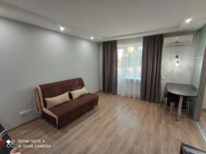 НЕ ВИМИКАЮТЬ СВІТЛО lark apartment