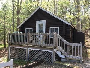 Pine Grove Cottages - image 1