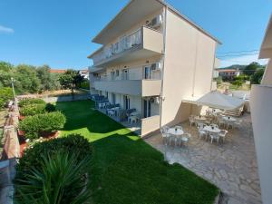 Polychrono GREEN GARDENS