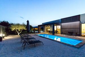 villa Sempervivum 2 with pool and sea view