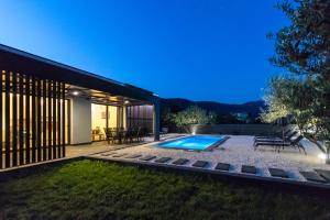 villa Sempervivum 2 with pool and sea view
