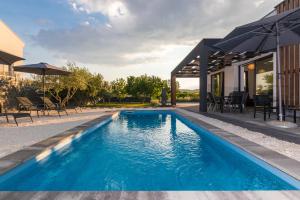 villa Sempervivum 2 with pool and sea view