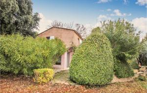 Maisons de vacances Beautiful Home In Goult With Wifi : photos des chambres