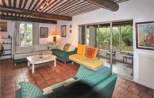 Maisons de vacances Beautiful Home In Goult With Wifi : photos des chambres