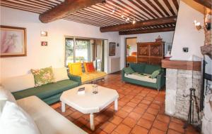 Maisons de vacances Awesome Home In Goult With 5 Bedrooms, Wifi And Private Swimming Pool : photos des chambres