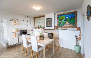 Beautiful Home In Lloret Del Mar With 5 Bedrooms, Wifi And Indoor Swimming Pool