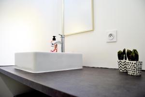 Appartements Studio Belle vue Bordeaux - Parking prive - Netflix - Tram A : photos des chambres